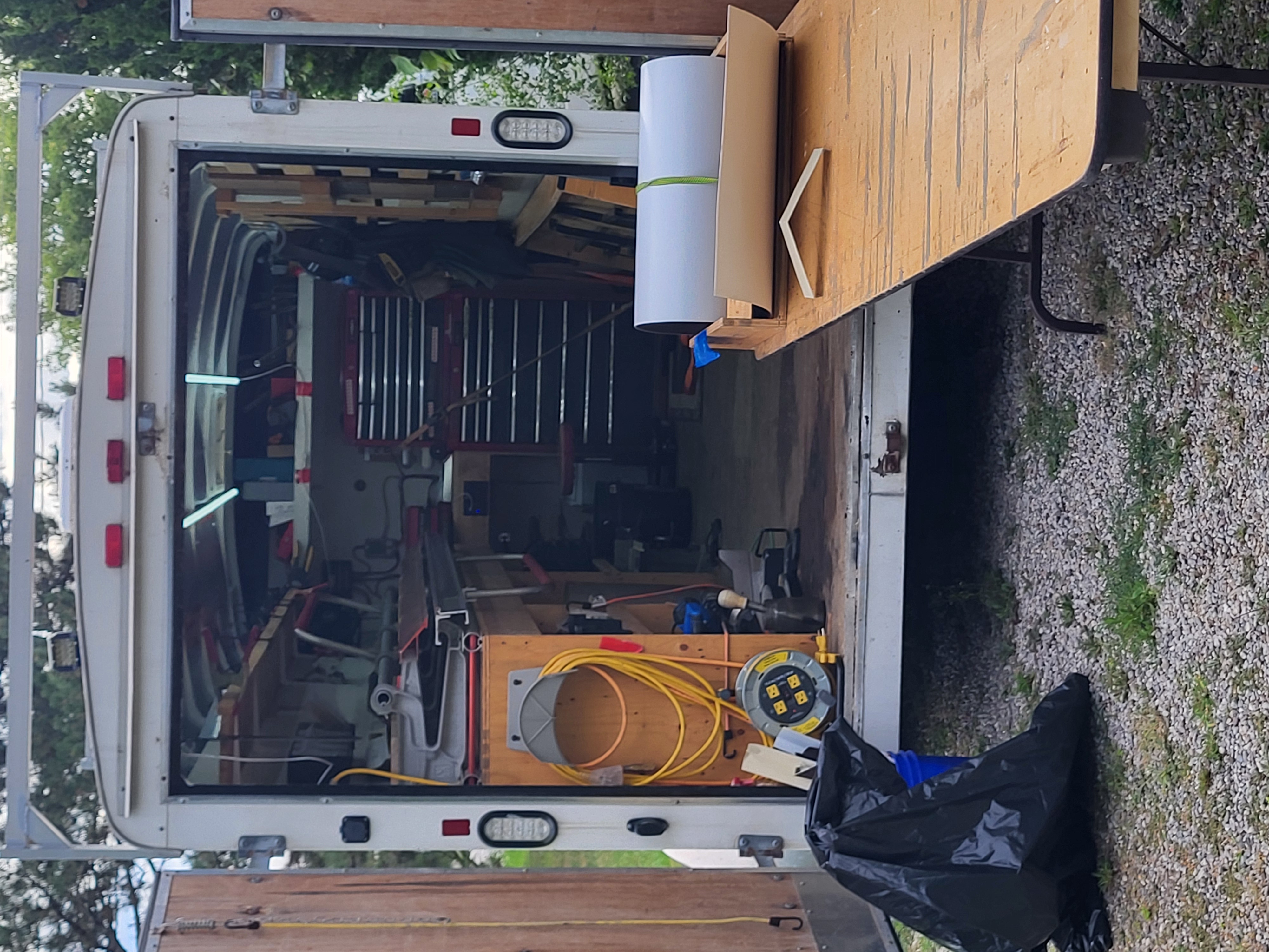 Mobile workshop trailer setup